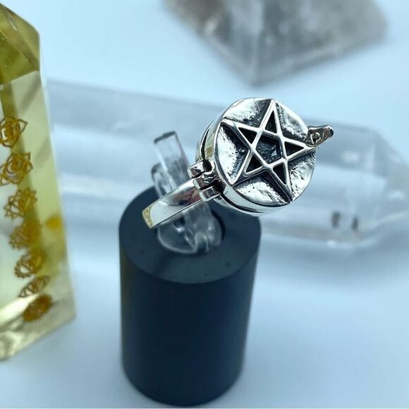 Pentagram Sterling Silver Poison Ring - Picture 4 of 9